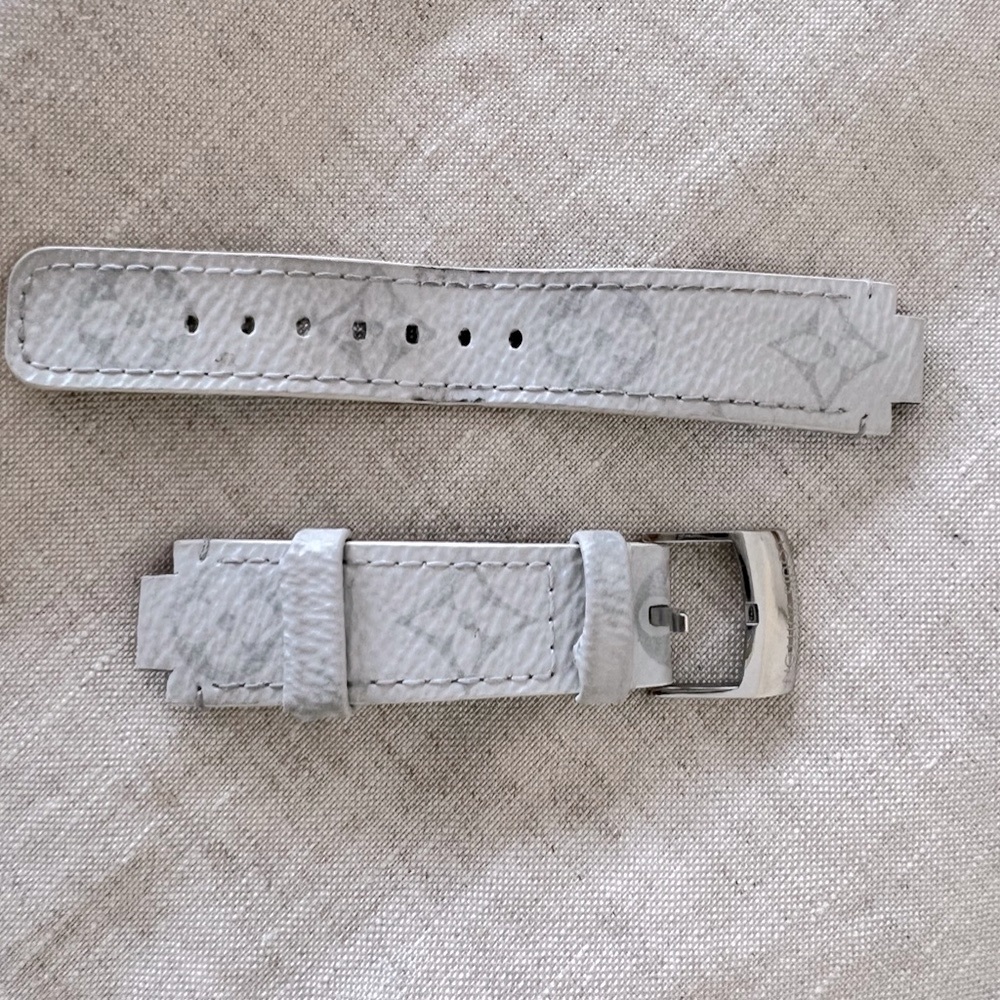 LOUIS VUITTON Tambour Monogram Strap - Medium